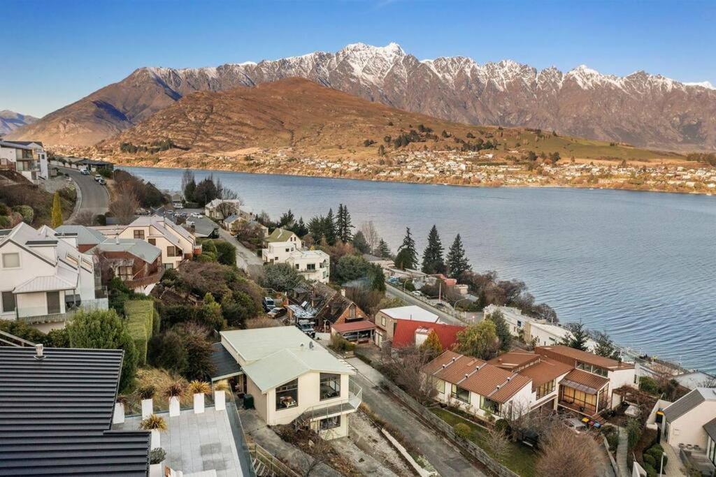 Lakeview Home Retreat At Queenstown Hill Bagian luar foto