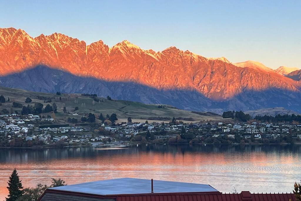 Lakeview Home Retreat At Queenstown Hill Bagian luar foto